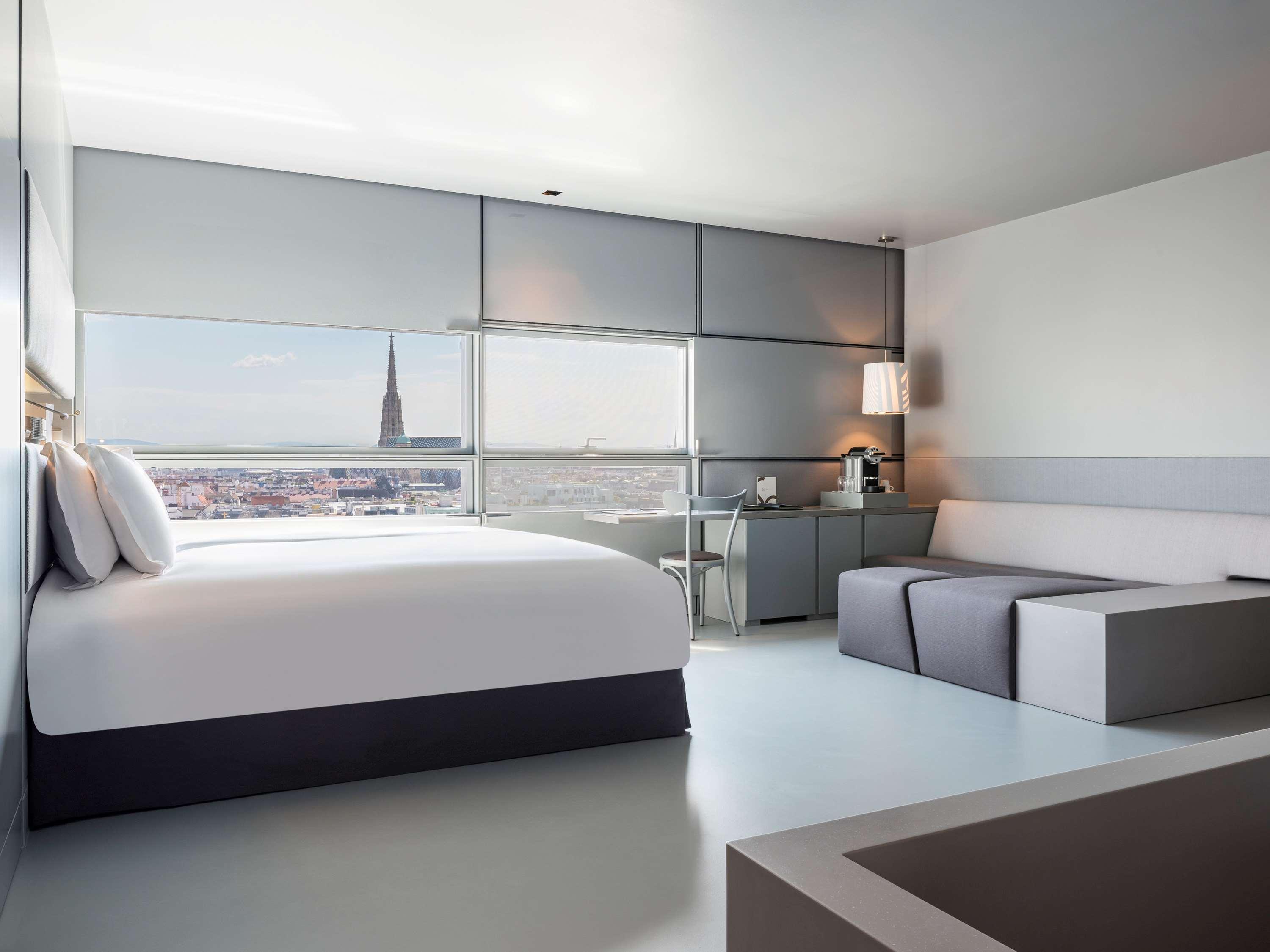 فندق سو فيينا المظهر الخارجي الصورة A room at the Mandarin Oriental Paris