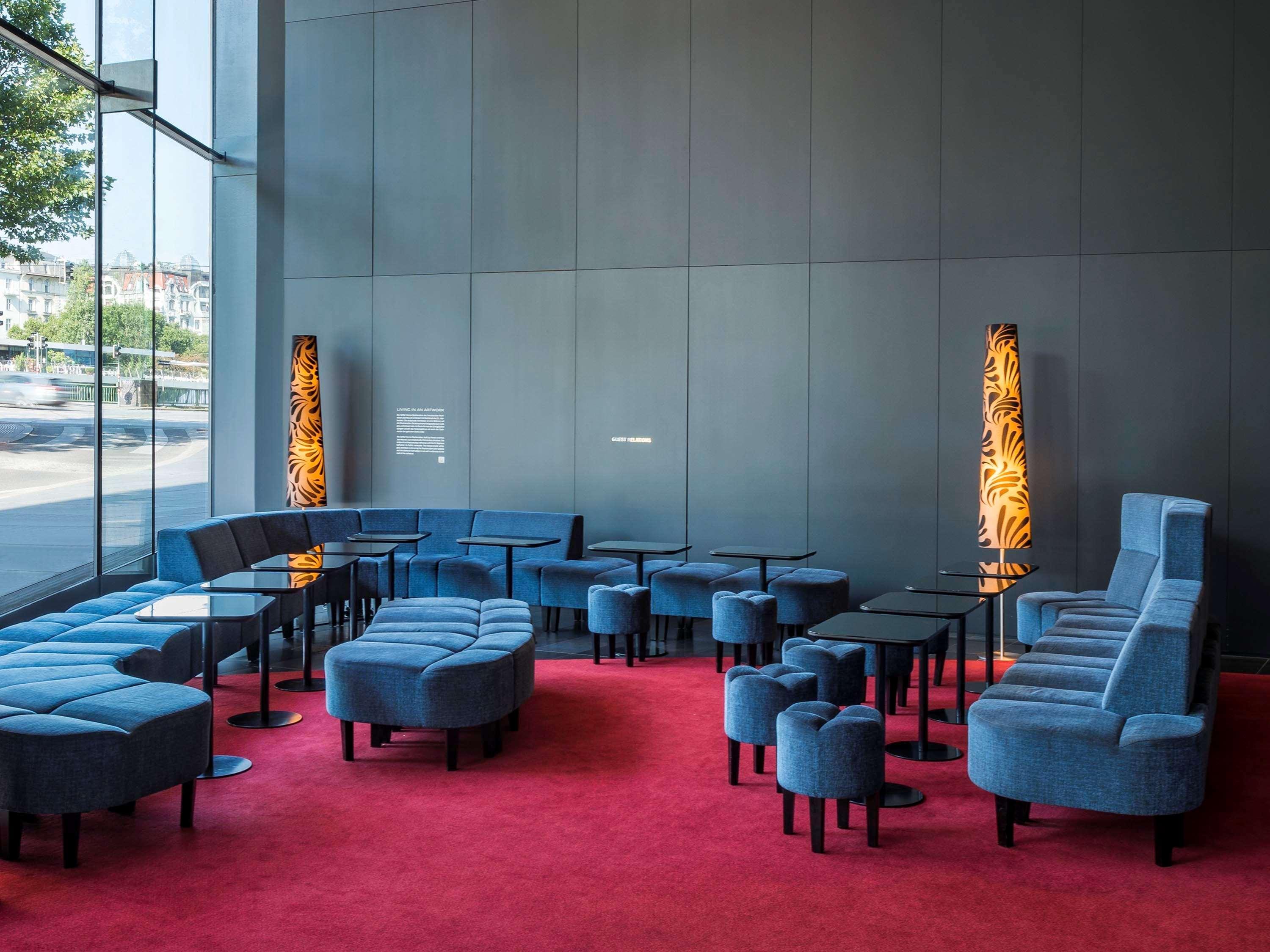 فندق سو فيينا المظهر الخارجي الصورة The interior of the National Theatre, designed by Herzog & de Meuron